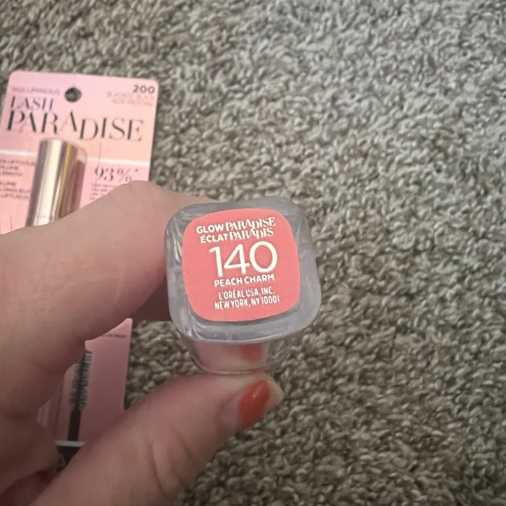 NEW LOREL MASCARA AND LIPSTICK BUNDLE